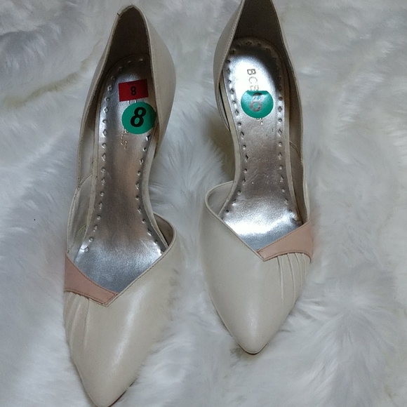 N BCBGirls D'orsay 2 Tone Pumps Nearly New - Picture 3 of 8